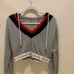 Tommy Hilfiger trendy cropped sweatshirt.